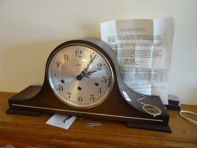 lot 123 image: Mantel clock. Linden brand. Made in...