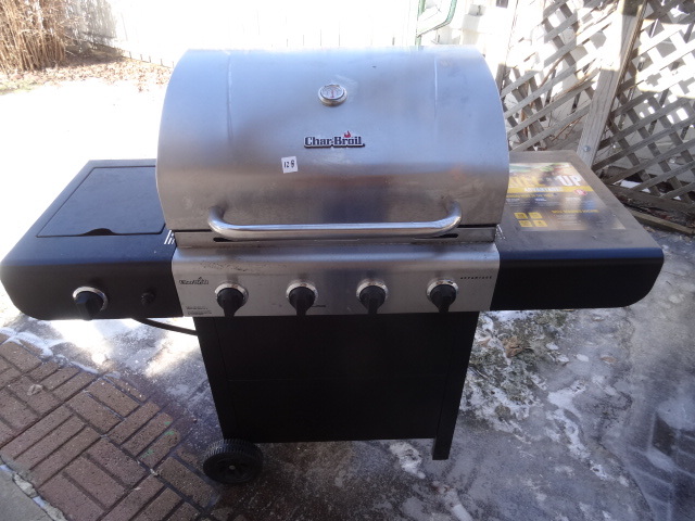 lot 128 image: Charbroil propane grill. 26 x 17 gr...