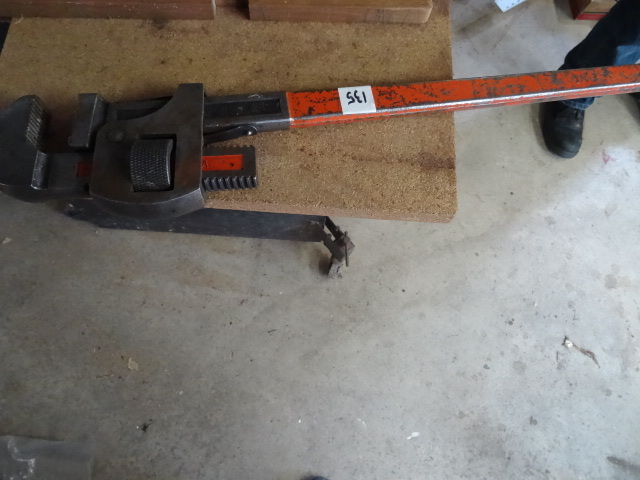 lot 135 image: Heavy duty 24 vintage pipe wrench...