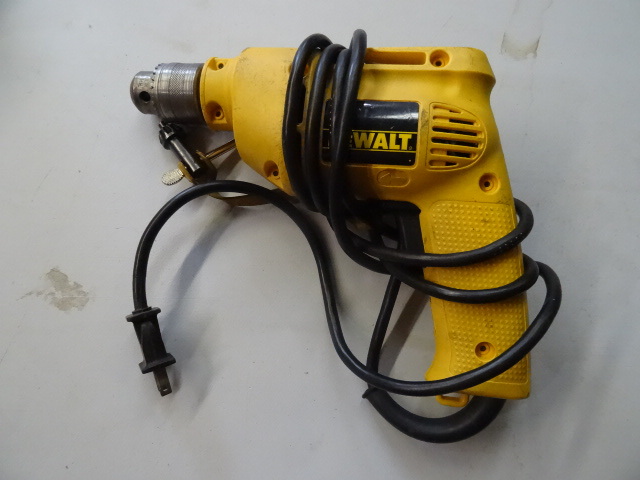 lot 140 image: Dewalt 38 drill. DW100...