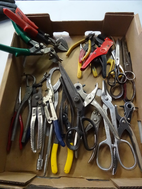 lot 150 image: Misc pliers , scissors, and tin sni...