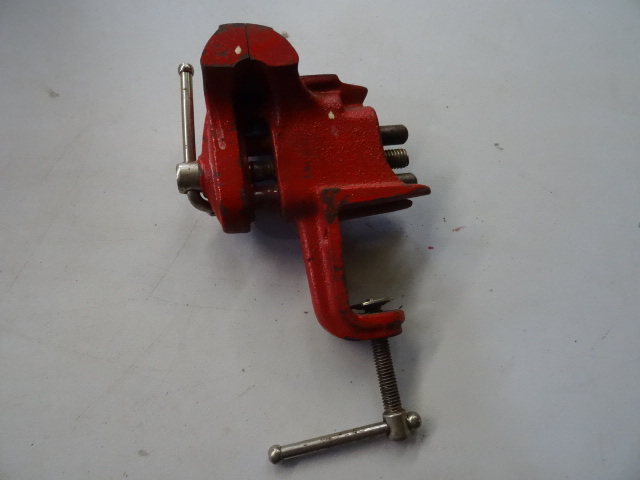 lot 159 image: 3 bench mounted vise...