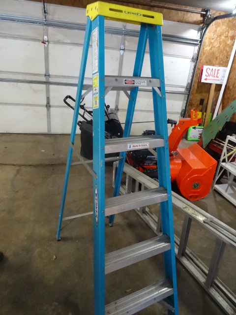 lot 184 image: 6 foot Werner fiberglass ladder. 60...