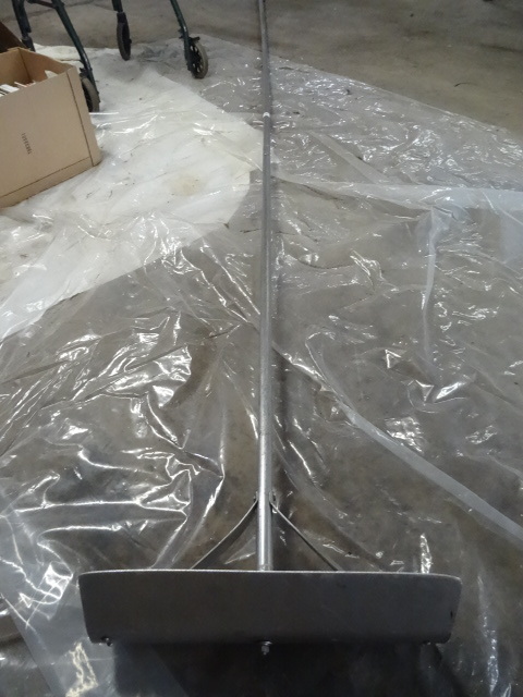 lot 192 image: Aluminum roof rake...