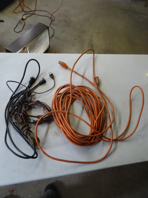 lot 200 image: Misc extension cords...