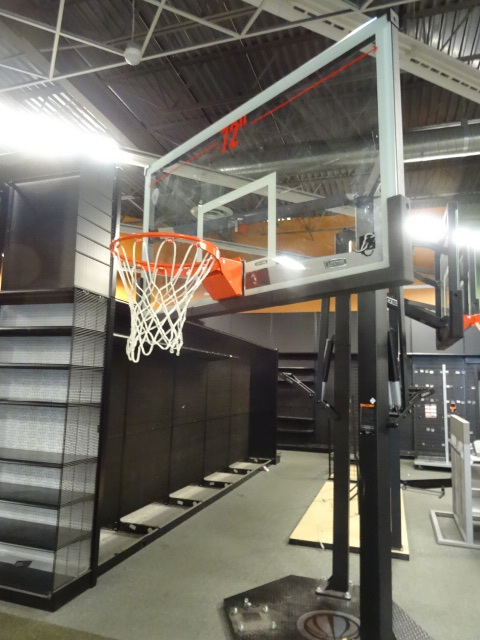 lot 1 image: Lifetime 72 basket ball hoop. Bran...