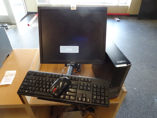 lot 11 image: Dell optiplex 3020 computer with Ac...