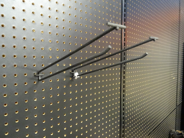 lot 32 image: Bin full of peg board hooks for han...