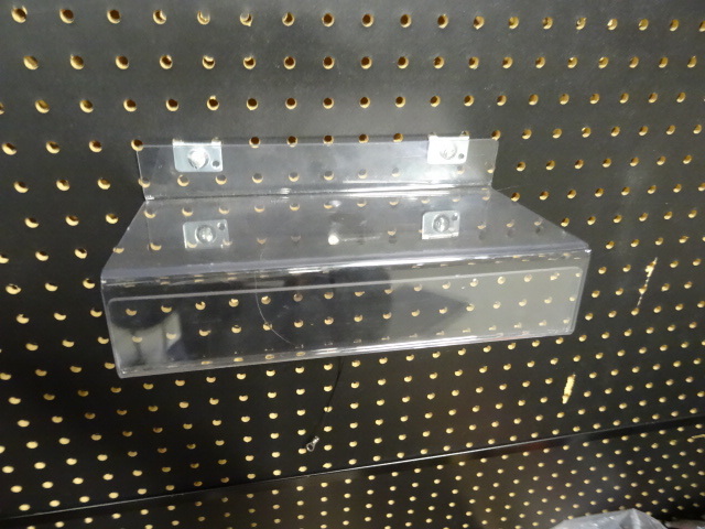 lot 33 image: Bin of poly product holders for sla...