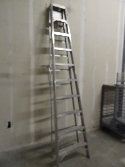 lot 36 image: 10 Aluminum Step ladder. Werner. S...