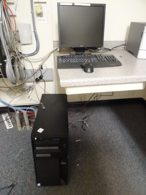 lot 47 image: IBM system X3200 computer. Comew wi...