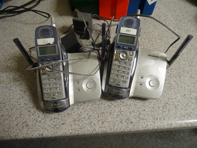 lot 58 image: 2 Panasonic KXTG5421 hand sets with...