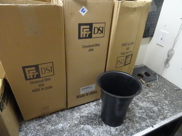 lot 80 image: 10 x 9 black vase baskets for retai...