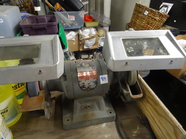 lot 89 image: Delta Rockwell model 23-201 bench g...