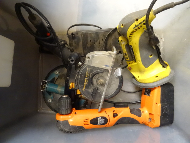 lot 99 image: Misc tools. Brad nailer. Suction cu...