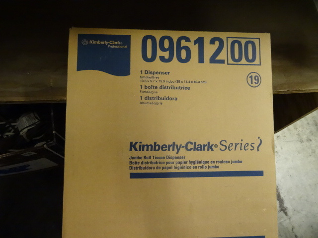 lot 100 image: Kimberly Clark series jumbo roll to...
