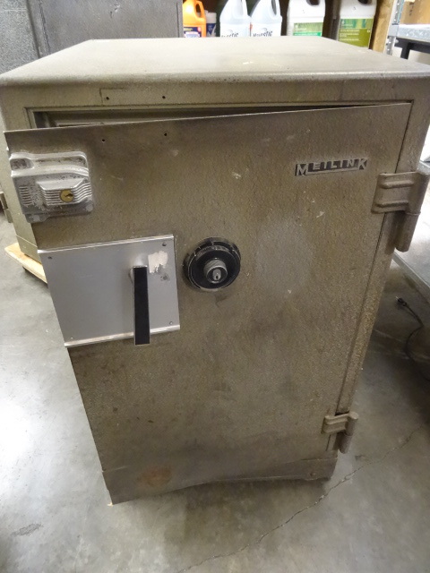 lot 102 image: Meilink combination safe. No 548332...