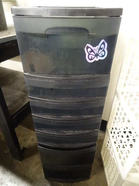 lot 107 image: 7 drawer sterilite storage bin...