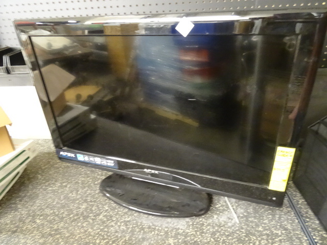 lot 111 image: Apex 32 digital lcd TV. Model LD32...