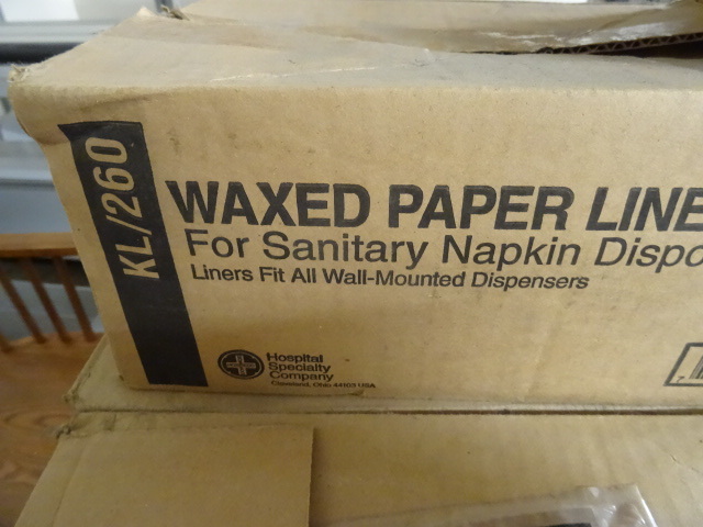 lot 118 image: Waxed paper liners. KL260. Approx ...