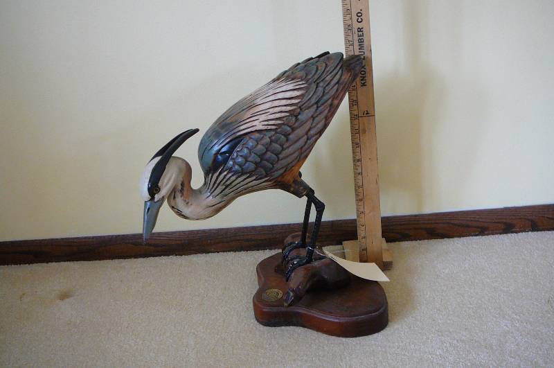 lot 3 image: 1991- 92 Special Addition Wood Bird figurine 17 Tall