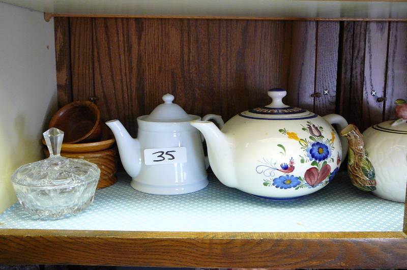 lot 36 image: Tea Pots & Bowls