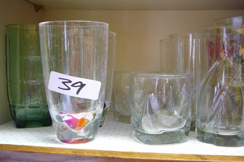 lot 39 image: Glasses