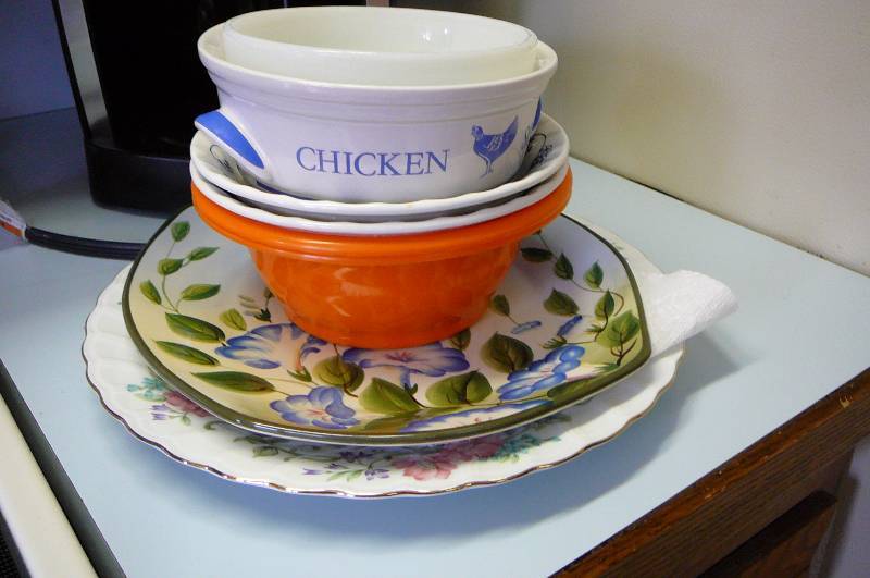 lot 41 image: Bowls & Tupperware
