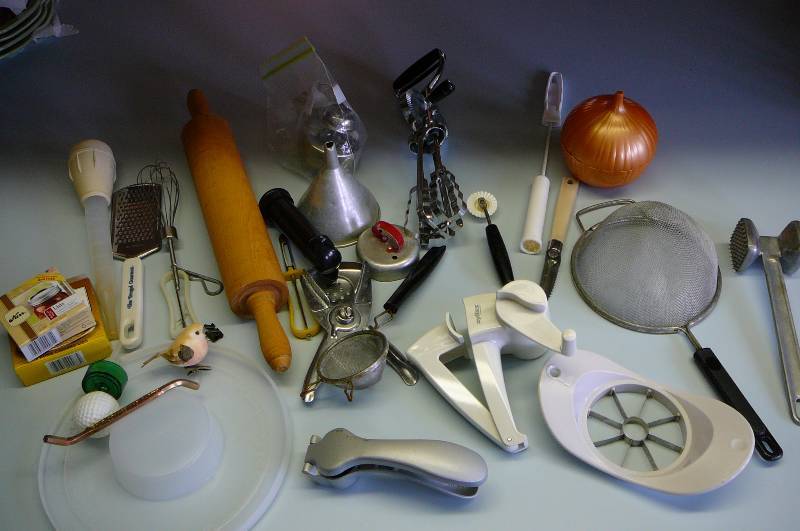 lot 45 image: Kitchen Utensils