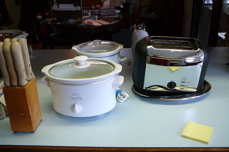 lot 47 image: Toaster 2 Crockpots, Chicago Cutlery, Hamilton beach Mixer