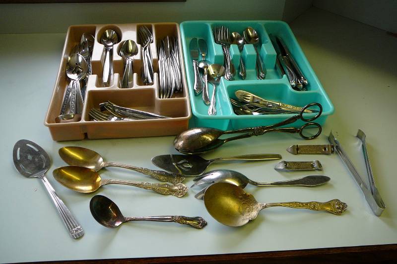 lot 50 image: Misc. Cutlery