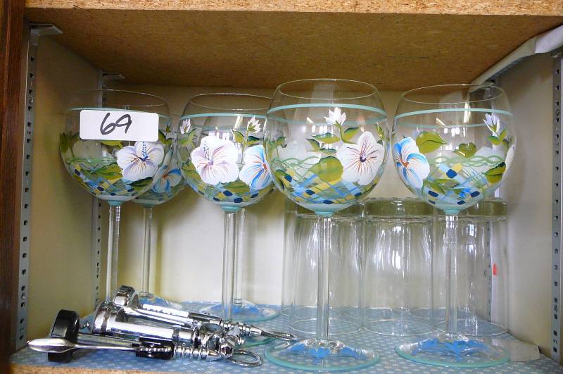 lot 69 image: 6 Wine glasss, 6Glasss