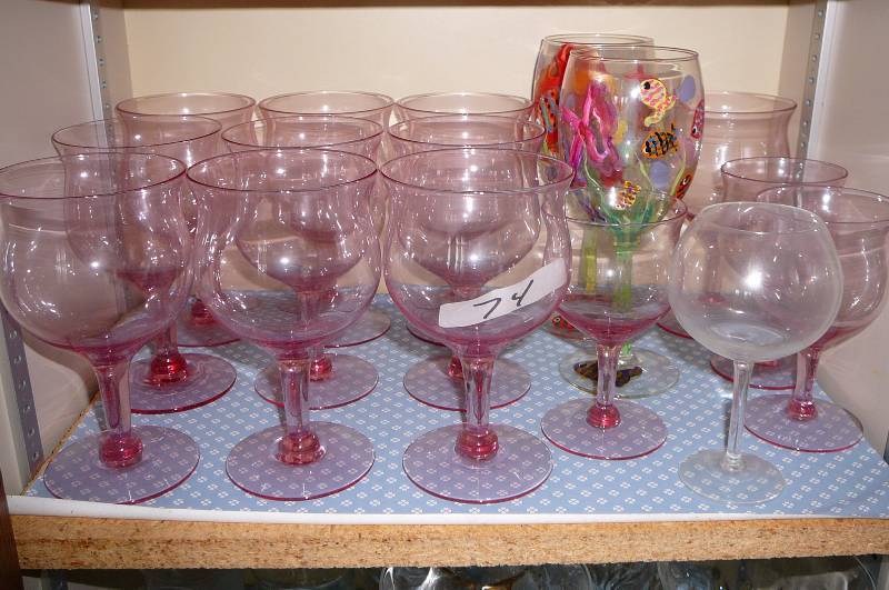 lot 74 image: Cocktail Glasss 16 count
