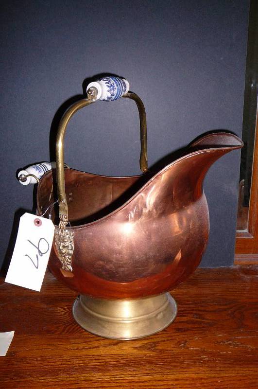 lot 97 image: Copper Decorative Pot 18 x 16