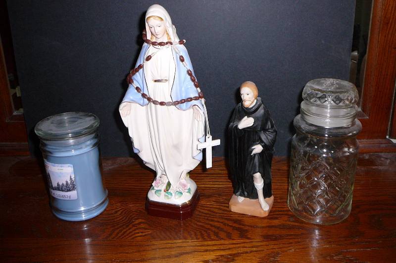 lot 98 image: 12 Mary Figurine & Rosary, Candle