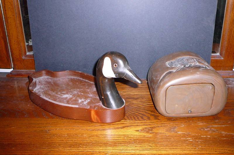 lot 99 image: Wooden Duck Big Sky Carvers, Wooden Buffalo Carved Box