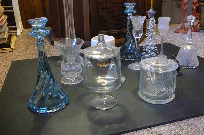 lot 141 image: Assorted Glassware & Vase Crystal Bells