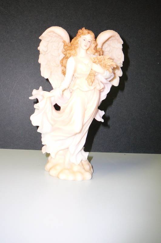 lot 155 image: Seraphim Classics Heather