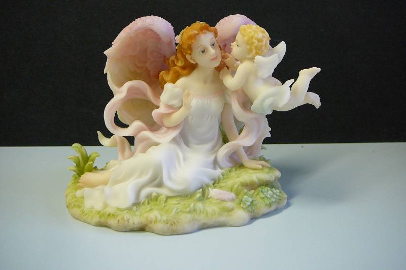 lot 159 image: Seraphim Classics Treasured Friends