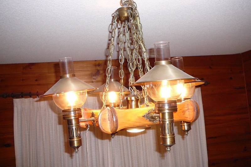 lot 184 image: Wood Hanging Light