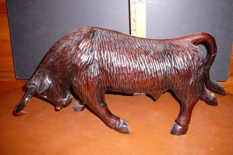 lot 212 image: Wooden Bull 23 l x 11 12 tall