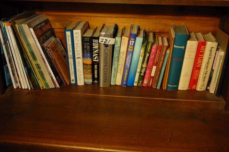 lot 221 image: Lot of books