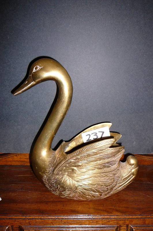 lot 237 image: Brass Swans 2 count 11 tall