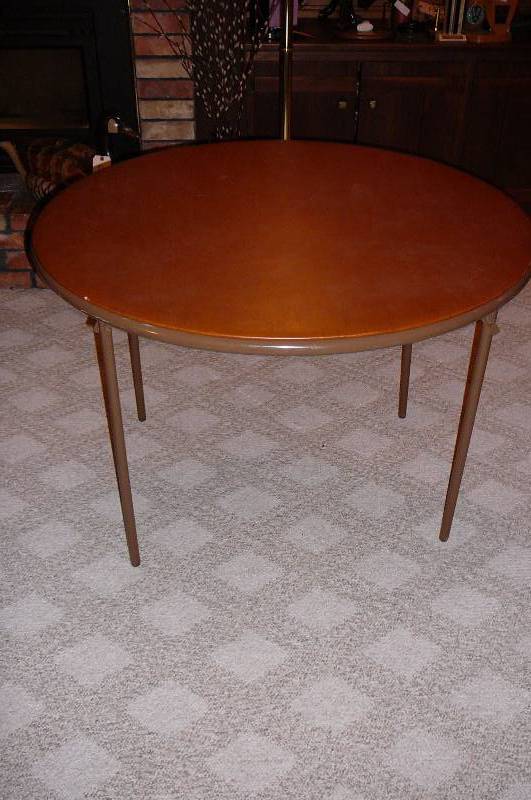 lot 241 image: Samsonite Round folding Table