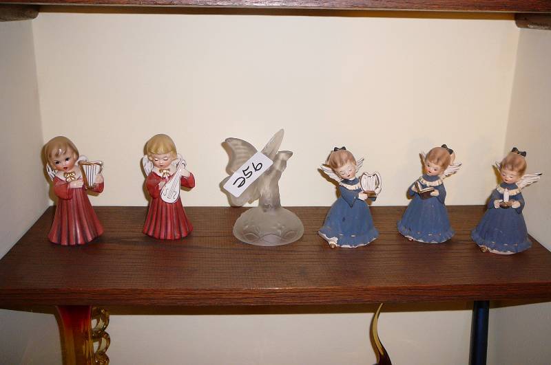 lot 256 image: Figurines 6 count
