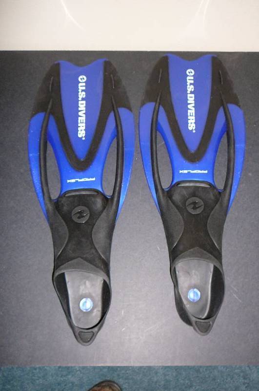 lot 271 image: Us Divers flippers by Proflex size 6 12 -8