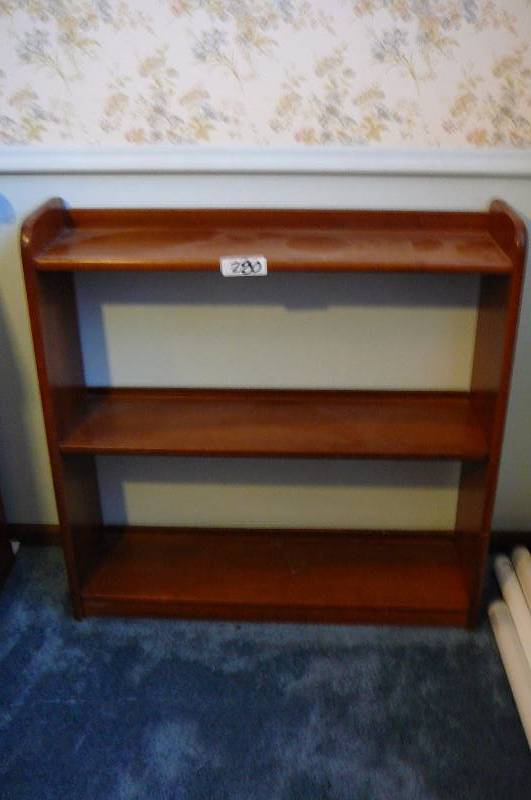 lot 280 image: Shelf is 28 12 w x 28 12 h 8 deep