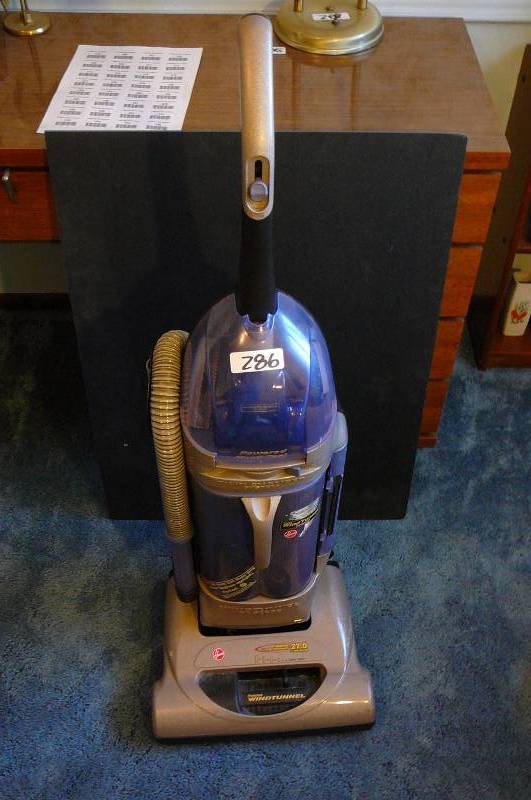 lot 286 image: Hoover wind  tunnel 27.0 12amp motor