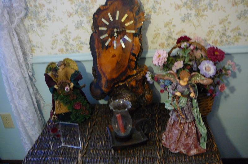 lot 294 image: Wooden Clock Wicker Flower Basket Candle Holder, Xmas Angels