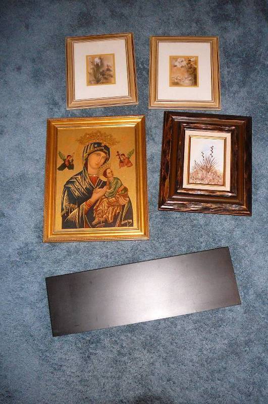 lot 309 image: 4 Pictures and Shelf